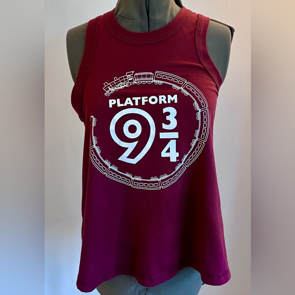 Harry Potter Sleeveless Top. Size Large. Burgundy. Platform 9 3/4.